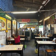 ร้านคู่อร่อย ก๋วยเตี๋ยวหลอดทรงเครื่อง เปาะเปี๊ยะสดปูทะเล( เจ้าเก่าหน้าอำเภอ)