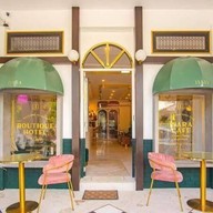 หน้าร้าน Isara boutique hotel & cafe phuket ภูเก็ต