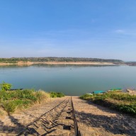 หาดสลึง อุบล