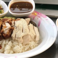 ข้าวมันไก่ตอนไหหลำ(น้องไอซ์เจ้าเก่า) หน้าหมู่บ้านทรัพย์ธานี2