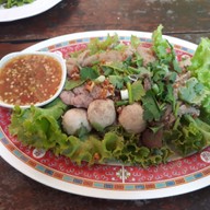 เมนูของร้าน ก๋วยเตี๋ยวเดินดง สำนักงานใหญ่