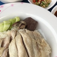 ข้าวมันไก่ตอนไหหลำ(น้องไอซ์เจ้าเก่า) หน้าหมู่บ้านทรัพย์ธานี2