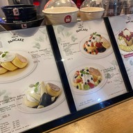 Hollys Coffee Central Bangna