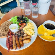 TAN CAFE TAN Hostel x Cafe