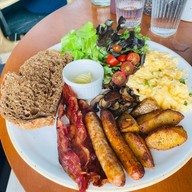 TAN CAFE TAN Hostel x Cafe
