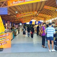 บรรยากาศ ลูกชิ้นป้านก สถานีรถไฟบุรีรัมย์