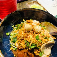 ก๋วยเตี๋ยวต้มยำโบราณน้ำขลุกขลิก โดย ขณมชรร ขณมชรร