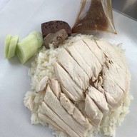ข้าวมันไก่ตอนไหหลำ(น้องไอซ์เจ้าเก่า) หน้าหมู่บ้านทรัพย์ธานี2
