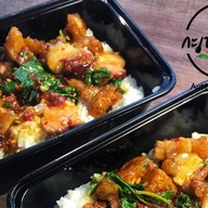 ไข่ในหิน เด็ดที่ไข่ข้นและหมูกรอบ สาขาลาดกระบัง