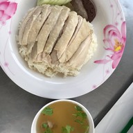 ข้าวมันไก่ตอนไหหลำ(น้องไอซ์เจ้าเก่า) หน้าหมู่บ้านทรัพย์ธานี2