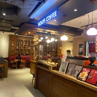 Hollys Coffee Central Bangna