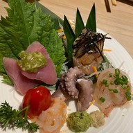 Sake no mise Sriracha