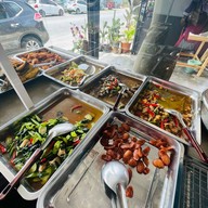 ข้าวแกงคนคอน -