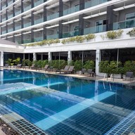 โรงแรมรอยัลปริ๊นเซสหลานหลวง