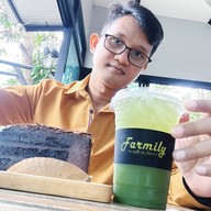 Farmily a cafe in farm (กาแฟpremium ขนมเค้ก อาหารอร่อย ได้คุณภาพ)