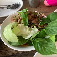 ส้มตำอมรา ศรีราชานครซอย8 & ก๋วยเตี๋ยวเนื้อ-หมู บางลำพู