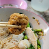 เมนูของร้าน ก๋วยเตี๋ยวลูกชิ้นปลา นายเม้ง พระรามที่2 ซอย5