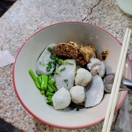 เมนูของร้าน ก๋วยเตี๋ยวลูกชิ้นปลา นายเม้ง พระรามที่2 ซอย5