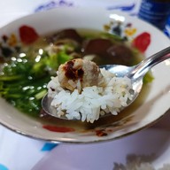 เมนูของร้าน เจ๊ตอง โจ๊กหมู / เมี่ยงปลาเผา / อาหารตามสั่ง