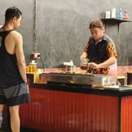 ร้านเก้าอี้ หม่าล่าเสียบไม้ สไตล์ฟิวชั่น -