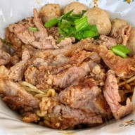 ก๋วยเตี๋ยวป้าแหม่ม วัดครุฑธาราม