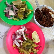 เมนูของร้าน ข้าวซอย ลุงประกิจกาดก้อม