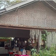 ก๋วยเตี๋ยวไก่ตุ๋นมะระพี่หน่อย -