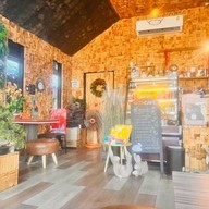 Tanya Cafe ร้านกาแฟนั่งชิวริมถนน304 ข้างร้านใบบัวแกงใต้