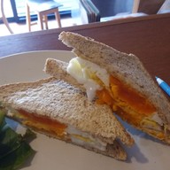 Humm Coffee Rayongเย็นเหล้า เช้ากาแฟ