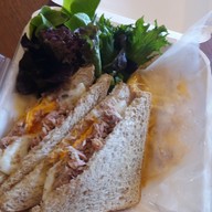 Humm Coffee Rayongเย็นเหล้า เช้ากาแฟ