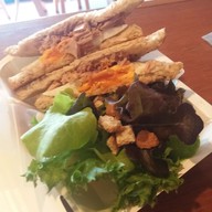 Humm Coffee Rayongเย็นเหล้า เช้ากาแฟ