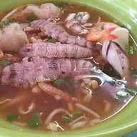 เมนูของร้าน เจ๊โอ่ง ก๋วยเตี๋ยวต้มยำทะเล เมืองจันท์