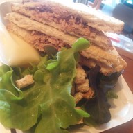 Humm Coffee Rayongเย็นเหล้า เช้ากาแฟ