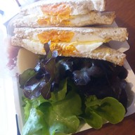 Humm Coffee Rayongเย็นเหล้า เช้ากาแฟ