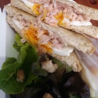 Humm Coffee Rayongเย็นเหล้า เช้ากาแฟ