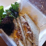 Humm Coffee Rayongเย็นเหล้า เช้ากาแฟ