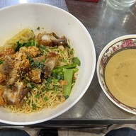 เมนูของร้าน ช.บะหมี่เกี๊ยว ข้าวหมูแดง หมูกรอบ(สวนสยาม) รามอินทรา