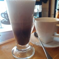 Humm Coffee Rayongเย็นเหล้า เช้ากาแฟ