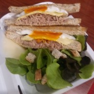 Humm Coffee Rayongเย็นเหล้า เช้ากาแฟ