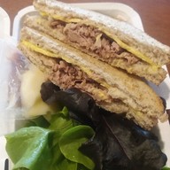 Humm Coffee Rayongเย็นเหล้า เช้ากาแฟ