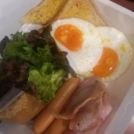 Humm Coffee Rayongเย็นเหล้า เช้ากาแฟ