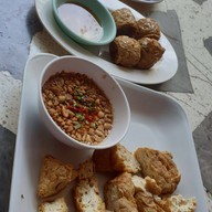 เมนูของร้าน เจ๊เพ็ญเย็นตาโฟปูกั้ง วัดไผ่ล้อม(ต้นตำรับ) ตั้งอยู่ที่วัดไผ่ล้อม