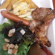 Humm Coffee Rayongเย็นเหล้า เช้ากาแฟ