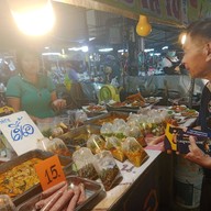 ครัวป้าสวย ตลาดลุงออม