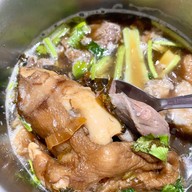 ป้าต้อม ข้าวขาหมู