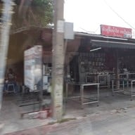 หน้าร้าน ก๋วยจั๊บเอกไพลิน ถนนศรีนครินทร์ ศรีด่านซอย8