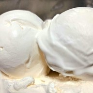 ไอติมไข่แข็ง ร้านน้องกันต์ ถนนท้ายบ้าน