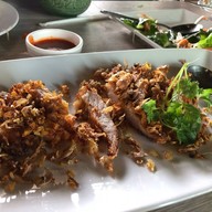 ต้นข้าวคาเฟ่ x เหลี่ยวเจริญ x พิซซ่าปาปาโจ ศรีนครินทร์