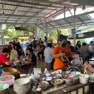ส้มตำ-ยำแซ่บ อร่อยแยกวัดสิงห์ หน้าร้านก๋วยเตี๋ยวโก๋พงษ์วัดสิงห์