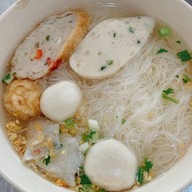 ฝู ลูกชิ้นปลา สาขารวมโชค  รวมโชค